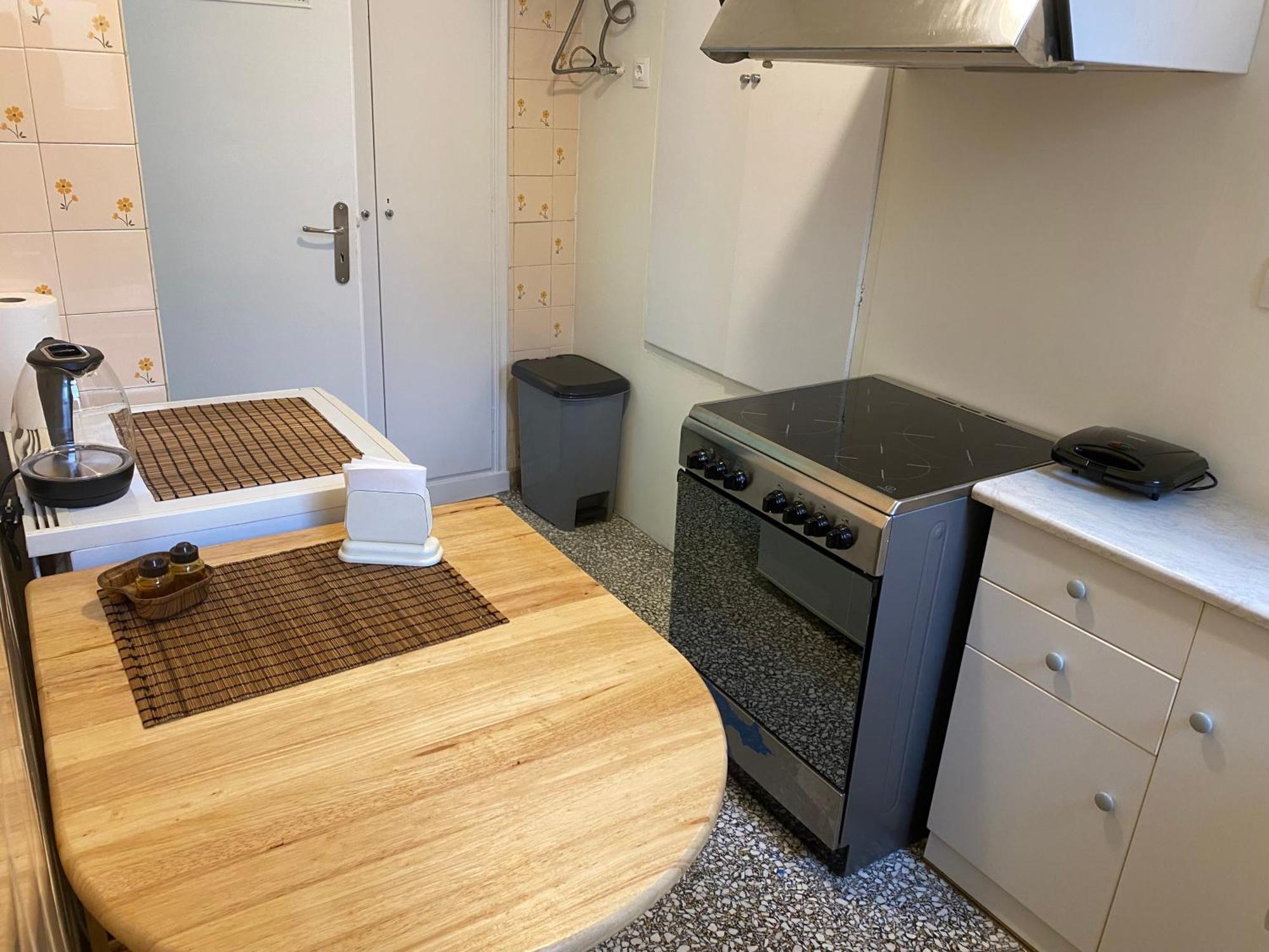 Spacious 2 Bedroom Apartment Downtown Athens - Explore Center By Foot Exterior photo